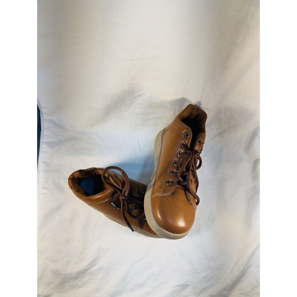 XYQJ Fasion Kids Boots Size 4 Tan leather/rubber. New no box